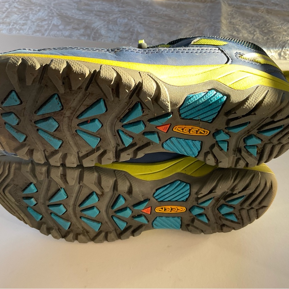 VGUC Keen Trail Shoes - Big Kid Sz 4 - Picture 4 of 8
